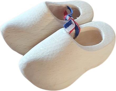 1 paar houten mini klompjes van 8cm x 4.5cm