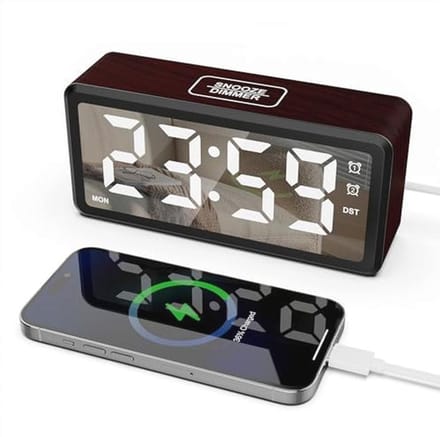 LED wekker met groot scherm en USB-uitgang, instelbare helderheid en volume, met snooze en zomertijdmodus