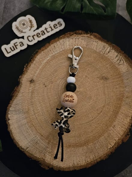 Sleutelhanger Liefste Leidster met luipaard strikje.