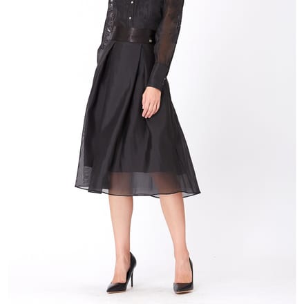 Uitlopende organza en satijnrok