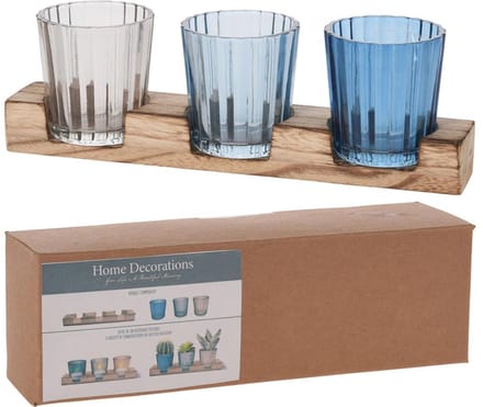 Theelichthouderset op houten plank