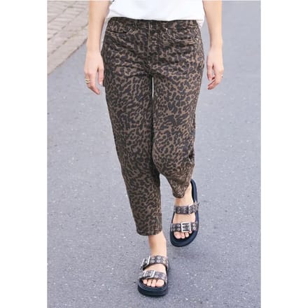 High Waist Barrel Leg jeans in Loose Fit