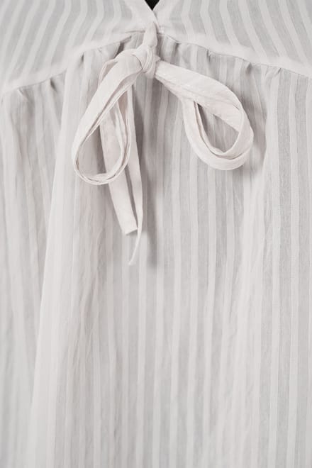 Gestructureerde Seersucker V-hals Blouse met Strikje