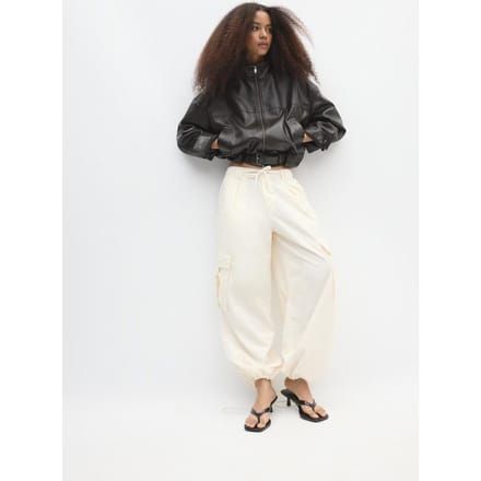 Stradivarius Ballonjack met ceintuur en leereffect  Bruin M