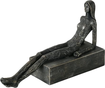 beeld liggende vrouw vrouwenbeeld