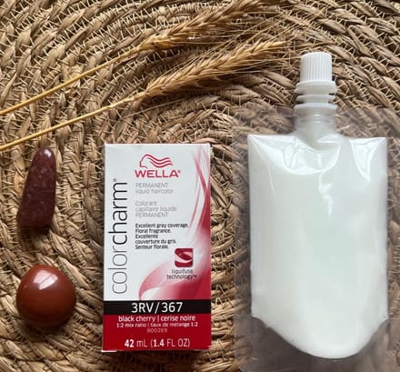 Wella Color Charm Permanent Liquid Haircolour - 3RV + developer - Black Cherry - Haarverf - Haarkleuring - Dark Brown - Purple Black - Cherry Red - Kersenrood