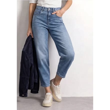 High Waist Barrel Leg jeans in Loose Fit