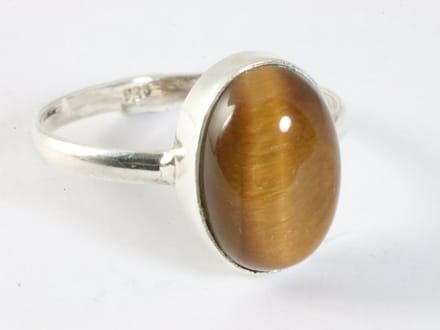 Ovale zilveren ring met tijgeroog - maat 21