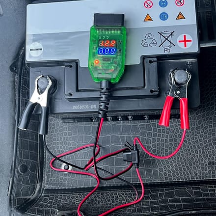 Automotive Batterij Tester Dubbele Digitale Spanning Stroom OBD Connector LED Indicator Hoge Isolatie ECU Gegevensbescherming