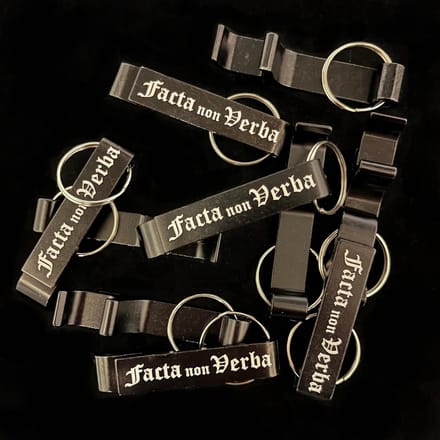 FR.KZK SLEUTEL HANGER - BIER OPENER - FACTA NON VERBA