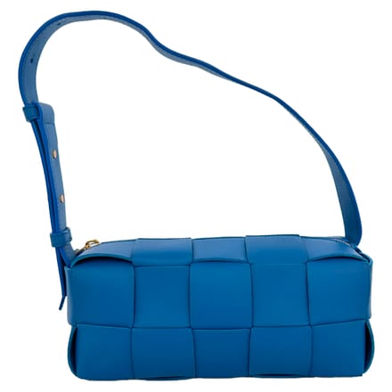 Bottega Veneta Small Brick Cassette schoudertas in blauw lamsleer