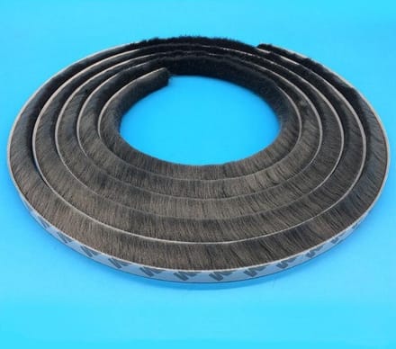Universele Tochtstrip - Zelfklevende Deurstrip - Waterdicht en windbestendig - Tochtwering - 9mm X 9mm - 3M Meter - Grijs