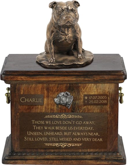 Persoonlijke urn voor Staffordshire Bull Terrier met beeldje