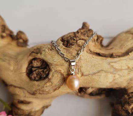 Elegante ketting van Perzik Parel drop hanger - zilver ketting - handgemaakt