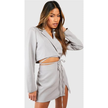 boohoo Dames Pinstripe Tie Waist Cropped Blazer | Grey | Maat: 6