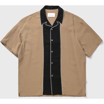 SHORT SLEEVES SHARK COLLAR BOXY SHIRT WITH FRONT CONTRASTED CUT