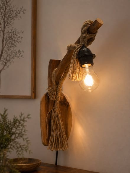 Uniek handgemaakt houten wandlamp model Lars