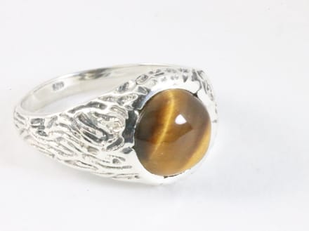Bewerkte zilveren ring met tijgeroog - maat 19