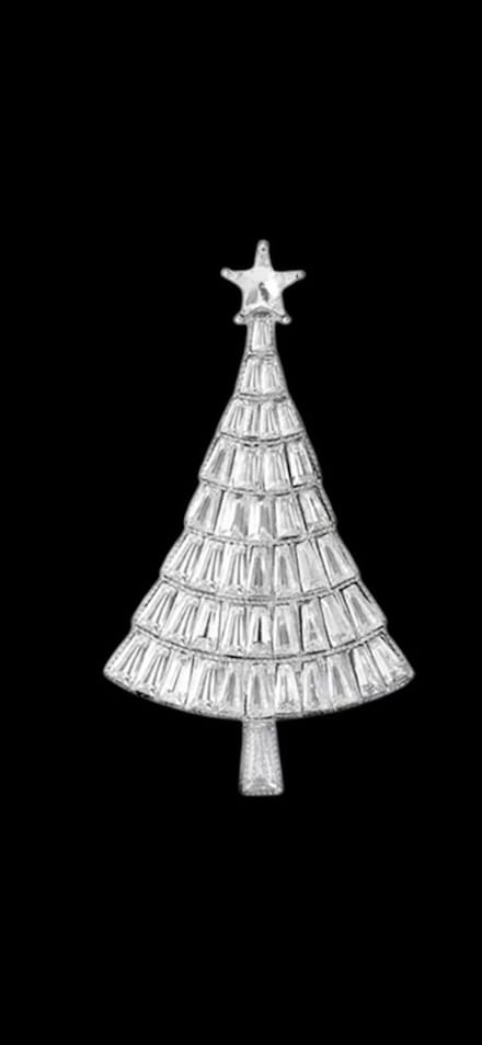 Broche Kerstboom Strass Zilverkleurig ( 6.7 x 3.8 cm )
