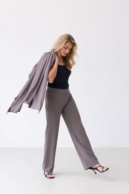 BASE LEVEL Yarah Broek - Dark Taupe - maat W38 / L30