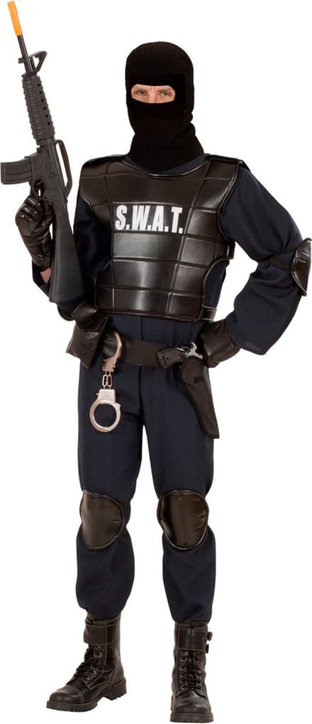 Stoere S.W.A.T. officier pakken