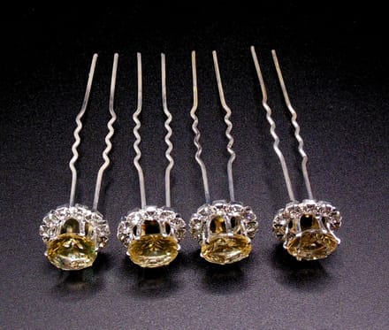 Haarpinnen diamant geel met strass punten