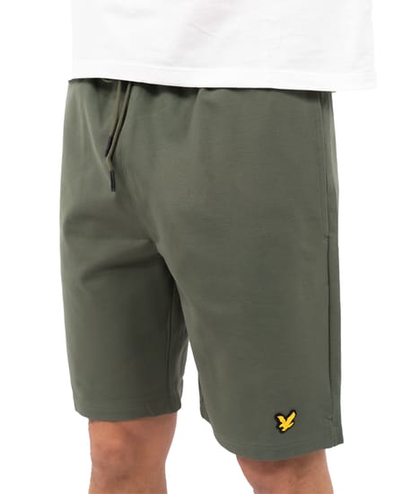Lyle & scott fly fleece short in de kleur groen.