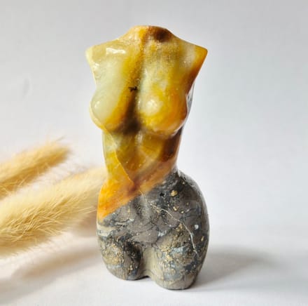 Caribbean Calciet vrouwenbeeldje 8 cm (#10) – handgeslepen edelsteen goddess carving