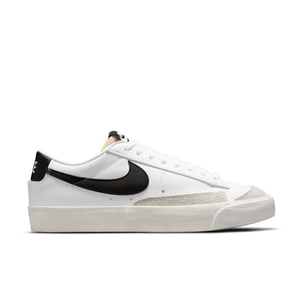 Nike Blazer Low 77 Wit Zwart Dames Sneakers Sail DC4769-102 40.5 white