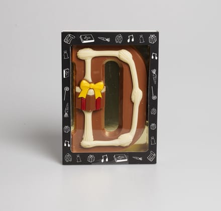 Pure Verwennerij Luxe gedecoreerde chocoladeletter D - melkchocolade - 240 gram