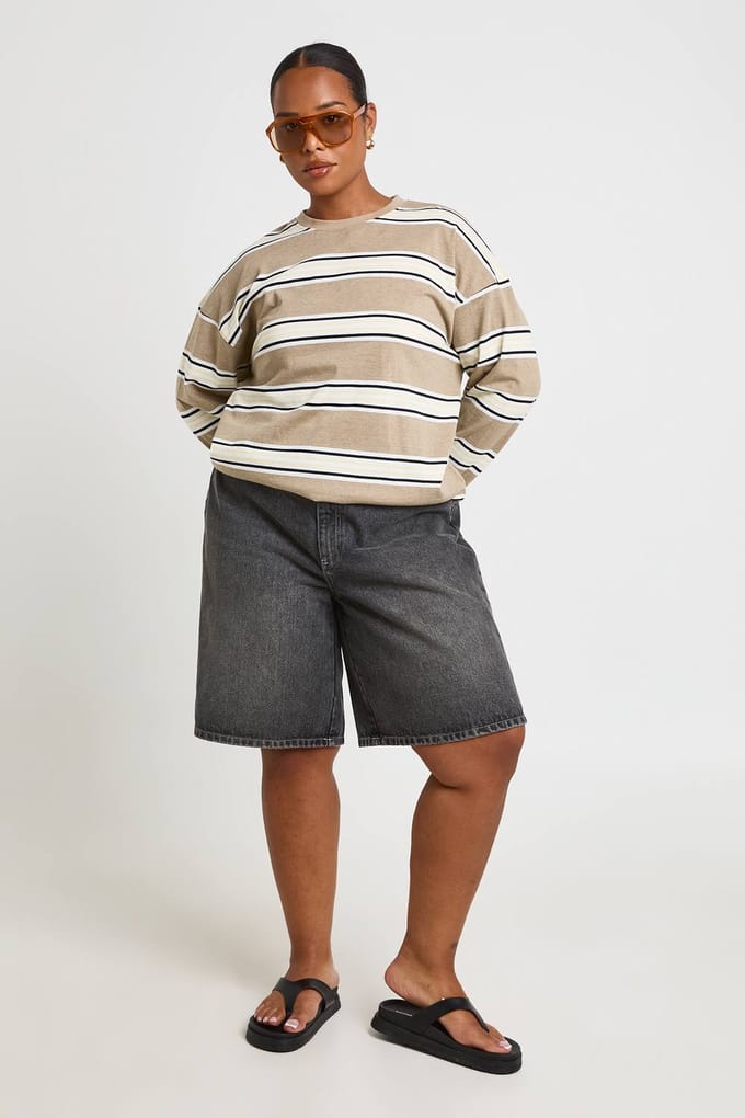 boohoo Dames Plus Mid Rise Denim Jorts | Greywash | Maat: 44