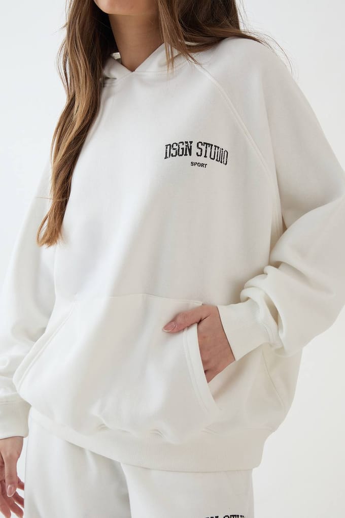 Dames Dsgn Studio Collegiate Bedrukte Raglan Naad Oversized Hoodie | Cream | Maat: Medium
