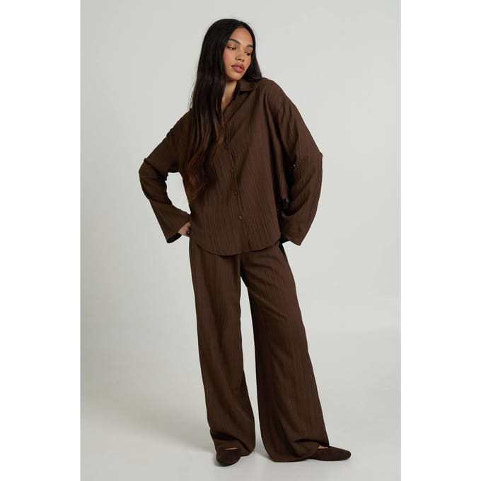 boohoo Dames Getextureerde Geweven Oversized Shirt en Broek Co-ord | Chocolate | Maat: 6