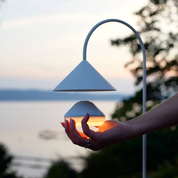 FRANDSEN LED-batterijlamp One, wit, Ø 9 cm, acryl