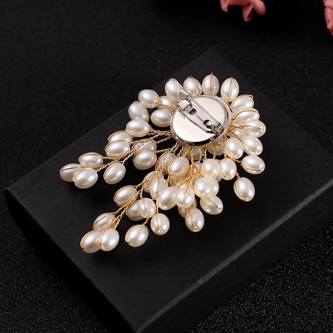 Dames Lichte Luxe Parel Broche, High-End Niche Broche Borstbloem, Kleding Knopen Accessoires gray