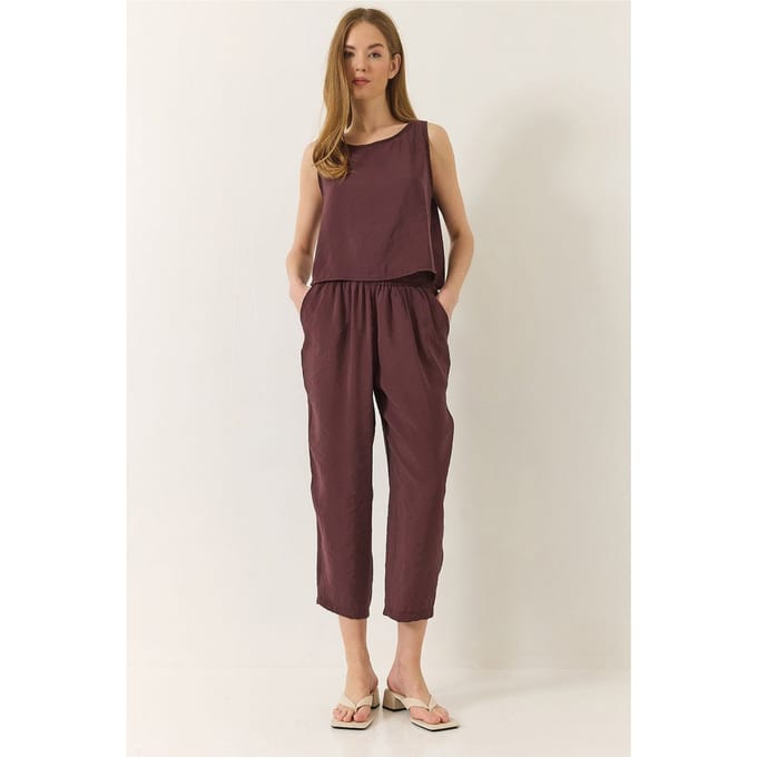 Mouwloze Crew Neck Blouse en Carrof Fıt Broek Set