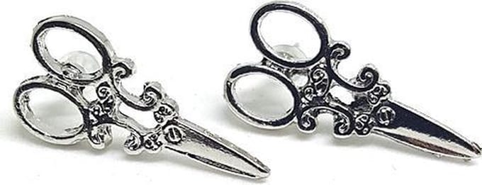 Schaar oorbellen kleur zilver, leuk voor kapper
