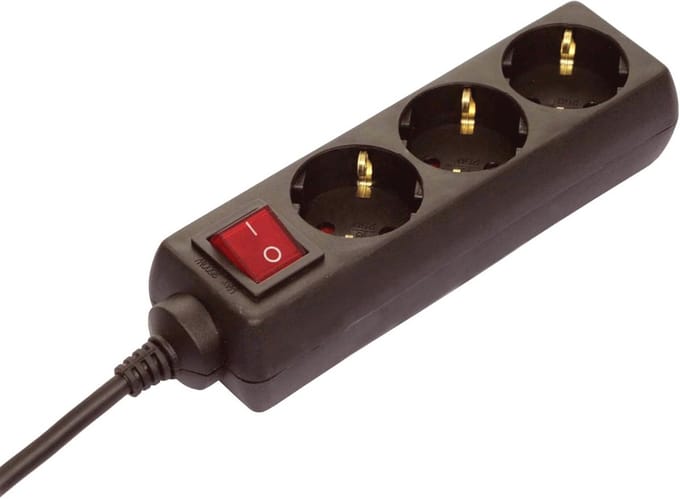 3-Weg Stopcontactstrips met Schakelaar – 16A, 230V, 1,4 meter – Zwart