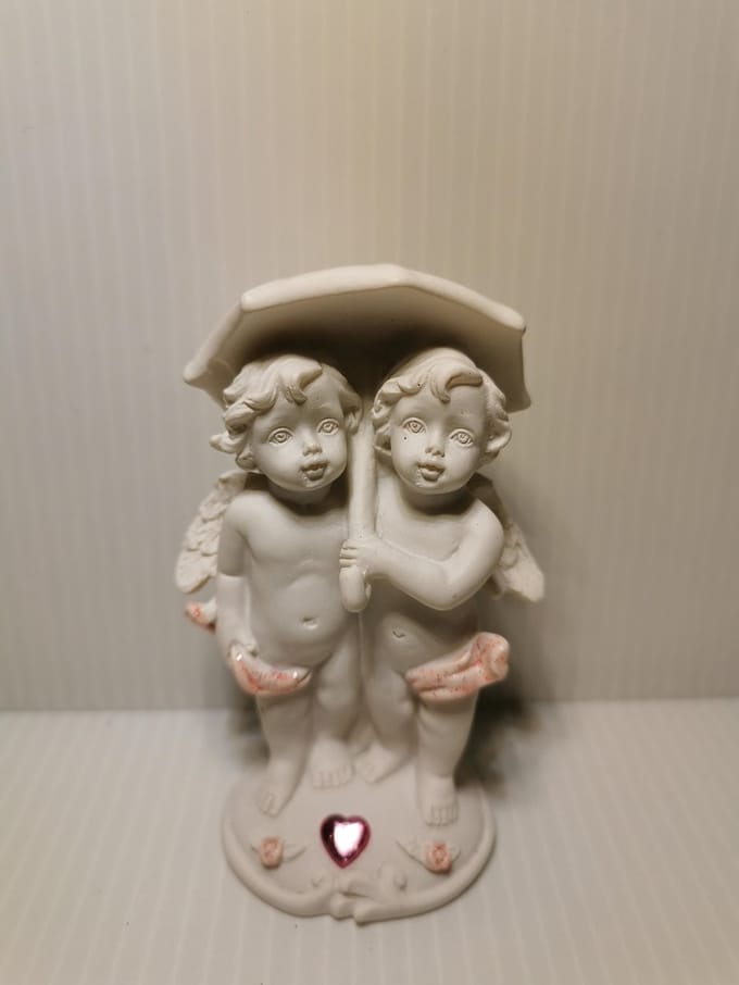 Beeldje 2 Engeltjes onder paraplu Cherubijntjes Wit Roze met hartje 9.5x5.5x4