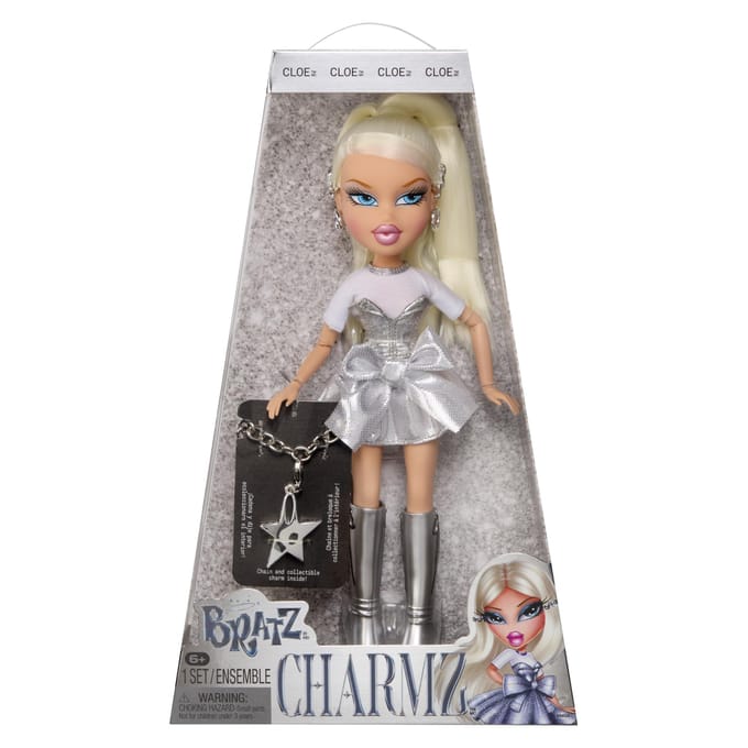 MGA Bratz Charmz modepop Cloe met bedelarmband en accessoires.
