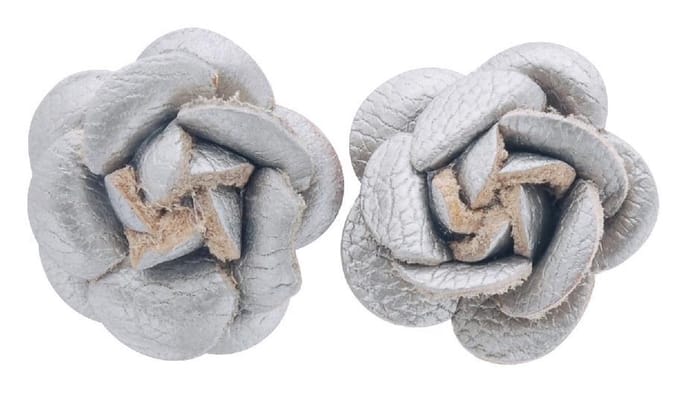 Behave - Oorstekers met bloemetjes van imitatieleer - 2,5 cm