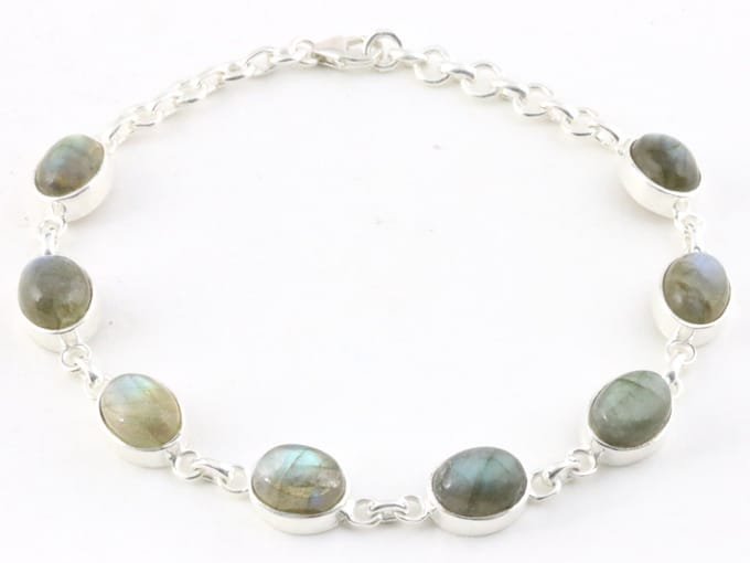 Hoogglans zilveren armband met labradoriet