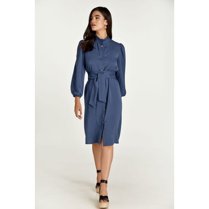 Indigo jurk met lange mouwen en riem in Tencel