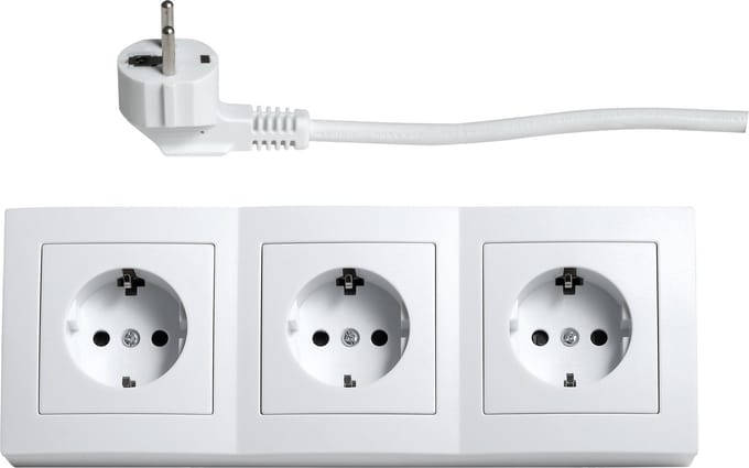 McPower "Flair" Hoekstekkerdoos - 3 stopcontacten - Stekkerblok met 2 meter kabel- Randaarde - Wit