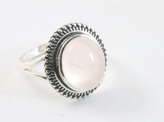 Bewerkte zilveren ring met rozenkwarts - maat 18