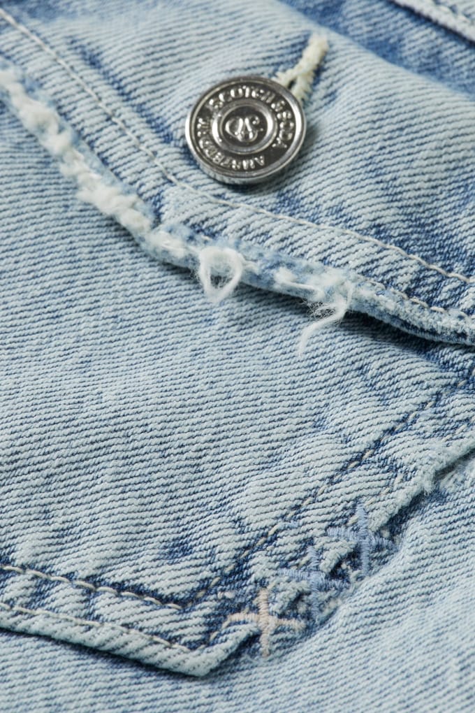 Jeansjack met paspelzakken op de borst