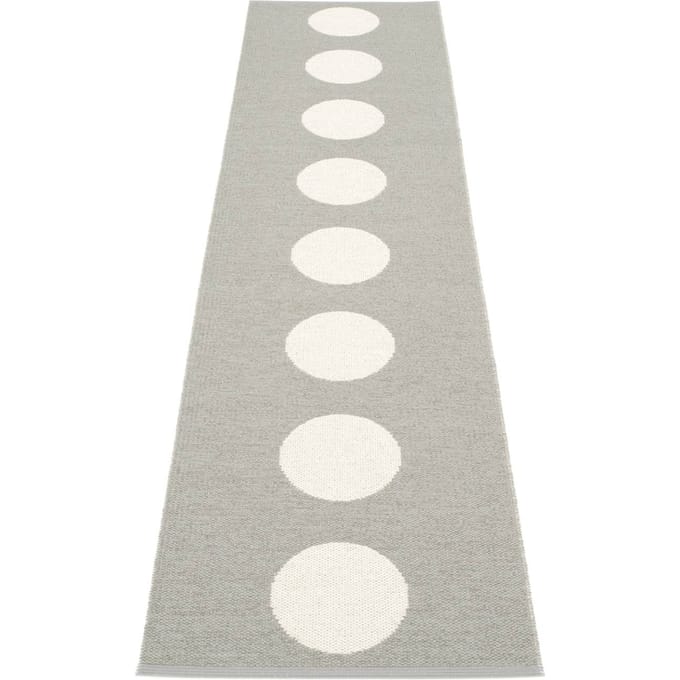 Pappelina - Vera vloerkleed - warm grijs - 70 x 300 cm - 4 - 6 Wochen