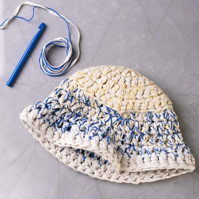 Creativ Company Craft Kit Crochet - Chunky Bucket Hat - Blue/Light Natural/Yellow