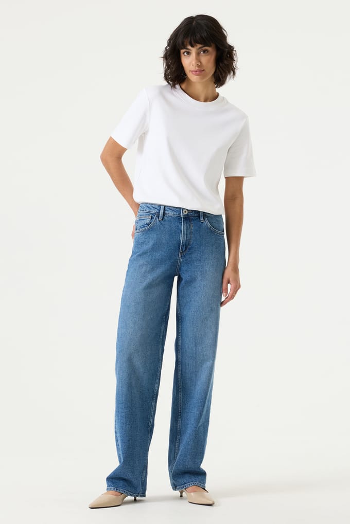 Celia 251 Regular Straight Jeans - Medium Used