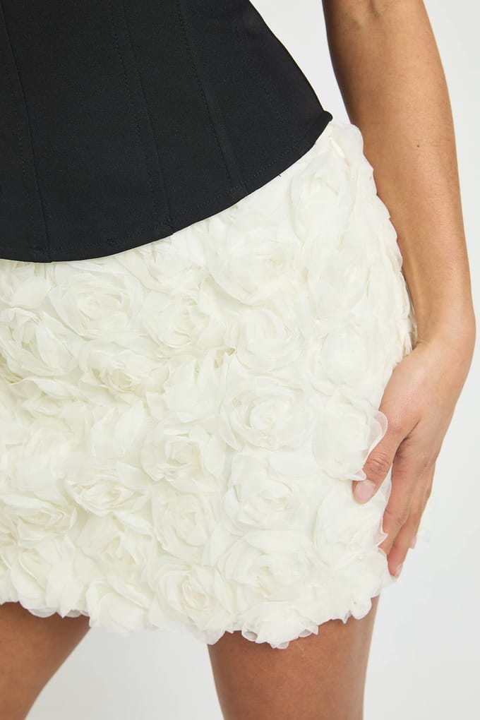 boohoo Dames Petite Crêpe Rozen Minirok | Ivory | Maat: 6
